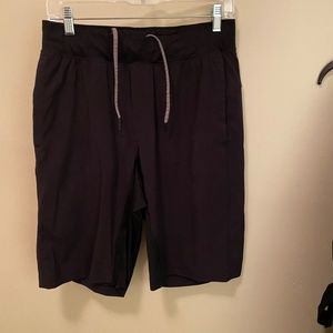 Lululemon unlined black workout shorts 11 inch rise size M